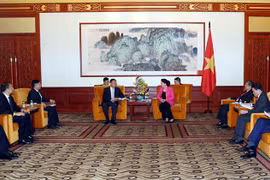 La présidente de l’AN rencontre des hommes d'affaires chinois à Pékin