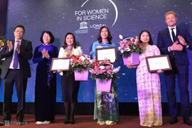 Des scientifiques vietnamiennes reçoivent des prix L’Oréal-UNESCO
