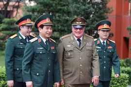 Le Vietnam et Cuba promeuvent leur coopération en matière de la défense