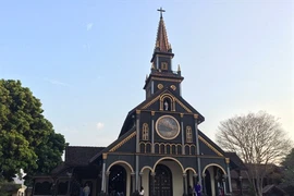 La cathédrale en bois de Kon Tum, harmonie architecturale roman-bahnar