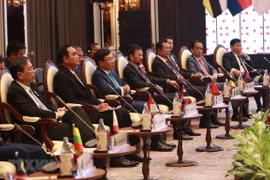 Les dirigeants rencontrent des représentants de l'AIPA, de l'ASEAN-BAC et de la jeunesse de l'ASEAN 