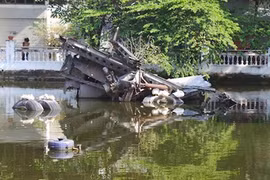 Hanoï: L’épave du bombardier B52 dans le lac Huu Tiêp, un souvenir de guerre
