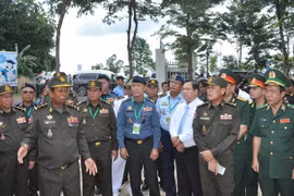 Des officiers cambodgiens en visite dans la province de Binh Phuoc
