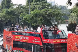 Ouverture des lignes de bus à deux étages pour les touristes de HCM-Ville