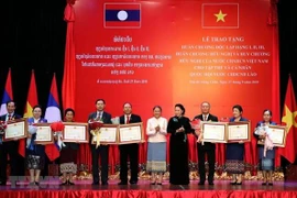  Des distinctions honorifiques de l’Etat vietnamien à des collectifs et des individus laotiens