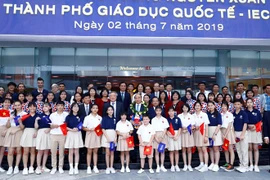 Le Premier ministre visite la Cité de l'éducation internationale de Quang Ngai