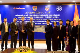 COVID-19: Hanoï offre des équipements médicaux à plusieurs villes françaises