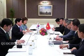  Le Vietnam intensifie la coopération parlementaire avec la R. de Corée et le Laos