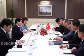  Le Vietnam intensifie la coopération parlementaire avec la R. de Corée et le Laos