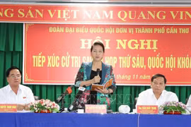 La présidente de l'AN Nguyen Thi Kim Ngan rencontre des électeurs de Can Tho