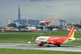 Des agences d’aviation modifient des vols à cause du typhon Mun