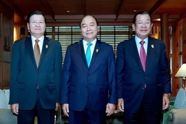 Le PM vietnamien rencontre ses homologues laotien et le cambodgien en marge du 34e sommet de l'ASEAN