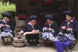 Hoà Binh: À la découverte de la broderie des Dao Tiên