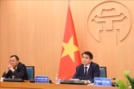Hanoi partage son expérience sur le combat contre le COVID-19 avec des maires du monde