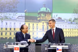 Ouvrir un vaste espace de coopération entre le Vietnam, la Roumanie et la République tchèque