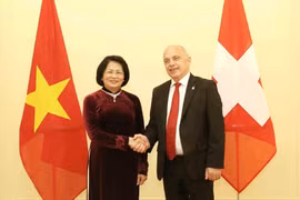 La vice-présidente Dang Thi Ngoc Thinh rencontre le président suisse