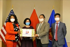 L'ambassade du Vietnam aux États-Unis offre des masques à Washington