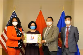 L'ambassade du Vietnam aux États-Unis offre des masques à Washington