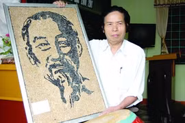 Un portrait de l'Oncle Hô en graines de haricots et du riz