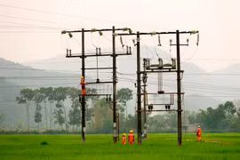 Près de 82.000 milliards de dôngs d’investissement pour l’électrification des zones rurales