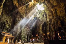 Environ 6.000 touristes au vestige national spécial de Ngu Hanh Son