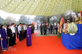 La présidente de l'AN assiste à la cérémonie d'inhumation des restes de martyrs à Tay Ninh