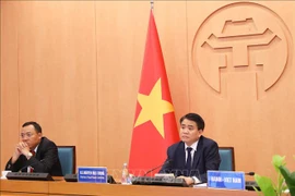 Hanoi partage son expérience sur le combat contre le COVID-19 avec des maires du monde