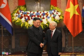 Félicitations au président de la Commission des affaires de l’État de la RPDC