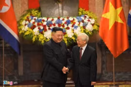 Félicitations au président de la Commission des affaires de l’État de la RPDC