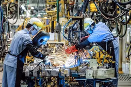 Le COVID-19 fait reculer l’indice du PMI du Vietnam en mars