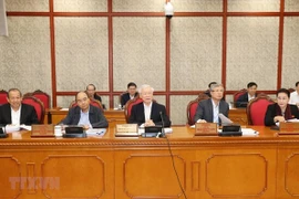  Le Politburo examine le développement des villes de Hue et Buon Ma Thuot