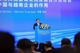 Le Premier ministre Pham Minh Chinh s'exprime lors de la conférence. Photo: VNA