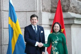 La vice-présidente Vo Thi Anh Xuan et le président du Riksdag, Andreas Norlen. Photo: VNA