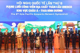 Délégués lors du 8e symposium du réseau des géoparcs d'Asie-Pacifique (8th Asia Pacific Geoparks Network Symposium). Photo: VNA