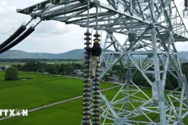 La ligne de transmission d’électricité 500 kV - circuit 3 de Quang Trach, dans la province de Quang Binh (Centre) à Phô Nôi dans la province de Hung Yên (Nord) a été inaugurée. Photo: VNA