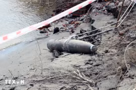 Découverture d’une bombe laissée par la guerre à Phu Tho. Photo: VNA