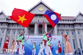 Un spectacle artistique à Vientiane. Photo: VNA