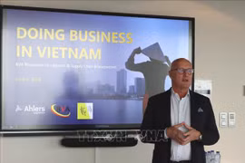 Roger Chantillon, PDG d'Ahlers Logistics, lors de l'atelier. Photo: VNA