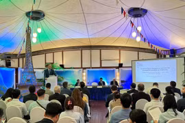L’ambassadeur de France au Vietnam, Olivier Brochet lors de la conférence de presse, à Hanoi, le 11 septembre. Photo: VNA