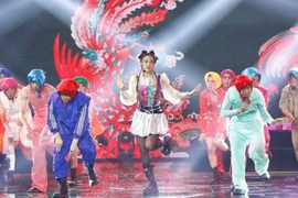 La chanson See Tinh (Fou d’amour) de la pop star vietnamienne Hoàng Thùy Linh a fait le buzz sur les réseaux sociaux et dans les médias. Photo : TN/CVN