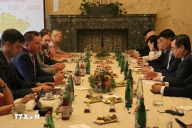 Participants à la séance de travail. Photo : VNA