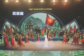 Le programme “Le Vietnam est résilient” organisé le 17 septembre pour collecter des fonds en faveur des habitants sinistrés. Photos : CTV/CVN