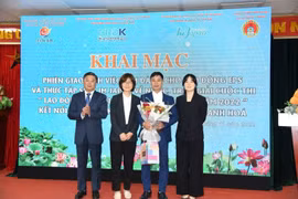 Bùi Van Hiêu remporte le premier prix d’un concours réservé aux travailleurs étrangers ayant réussi à entreprendre après leur retour dans leur pays d’origine. Photo: VOV