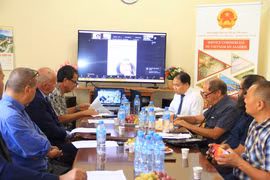 Conférence en format hybride présidée par l’Office du commerce du Vietnam en Algérie. Photo: VNA 