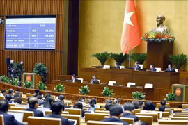 L’Assemblée nationale vote pour adopter la la Loi sur la planification urbaine et rurale, à Hanoi, le 26 novembre. Photo : VNA