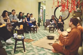 L’amour pour les arts traditionnels coule toujours dans les veines de nombreux jeunes vietnamiens. Photo : ND