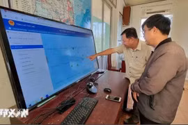 Les activités des bateaux de pêche équipés de dispositifs de surveillance des navires sont suivies par la direction des pêches de la province de Ninh Thuân. Photo : VNA