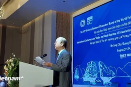 Nguyên Xuân Thang, président de la Fédération vietnamienne des associations de l'UNESCO et membre de droit du comité exécutif de la FMACU, lors de la 43e session du comité exécutif de la FMACU, à Ha Long, le 5 août. Photo : VNA