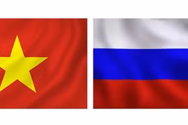 Drapeaux du Vietnam et de la Russie. Photo: VNA