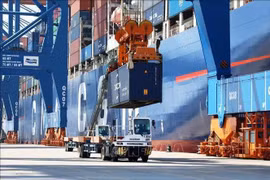 Au port international de Gemalink. Photo : VNA